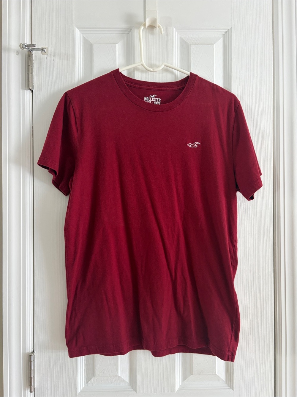 Hollister Men's Crew Neck Tee in Wine Red